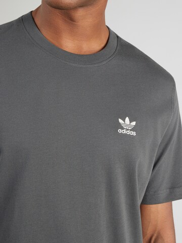 ADIDAS ORIGINALS Majica 'Essential' | siva barva
