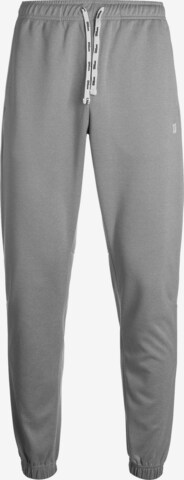 WILSON Tapered Sportbroek in Grijs: voorkant