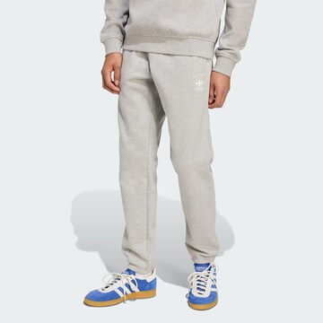 ADIDAS ORIGINALS Tapered Bukser 'Trefoil Essentials' i grå: forside