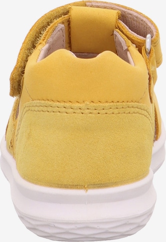 SUPERFIT Avonaiset kengät 'Bumblebee' värissä keltainen