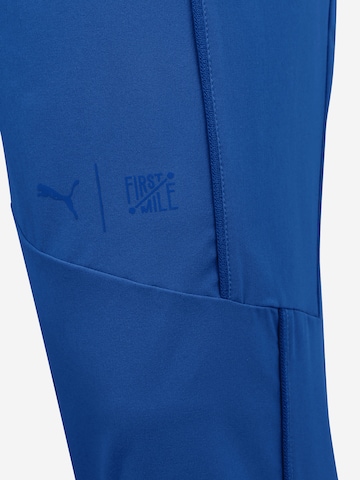 PUMA Zwężany krój Spodnie sportowe 'First Mile' w kolorze niebieski