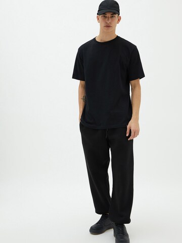 Pull&Bear T-Shirt in Schwarz: Vorderseite