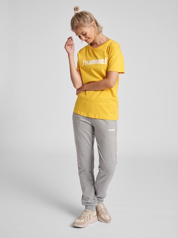 Hummel - Camiseta en amarillo