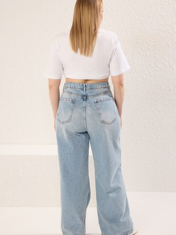 mėlyna Trendyol Curve Plačios klešnės Džinsai