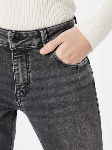Mavi Slimfit Jeans 'Lexy' in Grijs