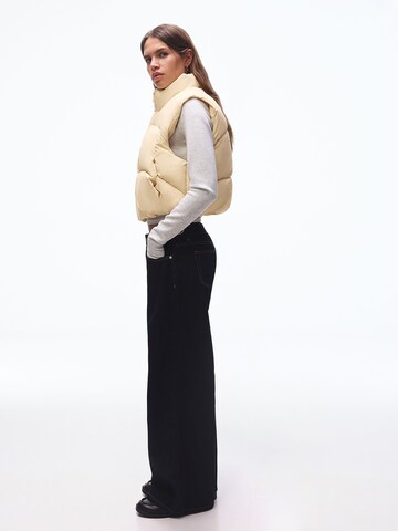 Bershka Bodywarmer in Geel