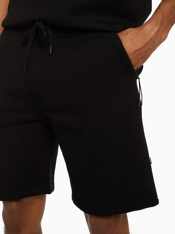 Bershka Regular Shorts in Schwarz