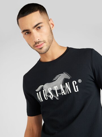 MUSTANG T-shirt 'Austin' i svart