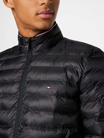 TOMMY HILFIGER - Chaqueta de entretiempo en negro