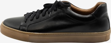 MO Sneakers in Black: front