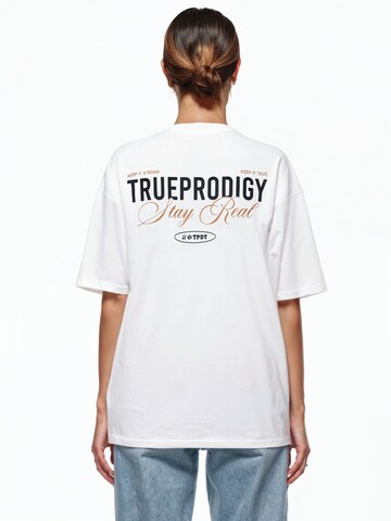 trueprodigy Shirt ' Lou F ' in Wit: voorkant