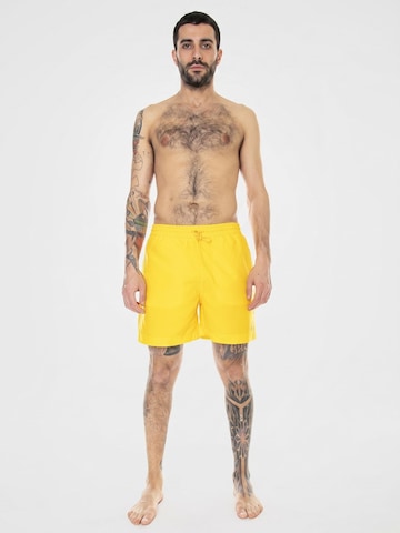 Boardshorts 'Chase Trunk Sunflower / Gold' Carhartt WIP en orange : devant
