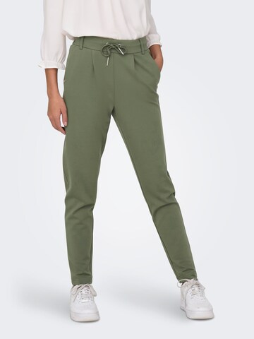 Slimfit Pantaloni con pieghe 'Poptrash' di ONLY in verde: frontale