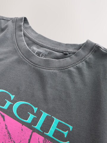 Next T-Shirt in Grau