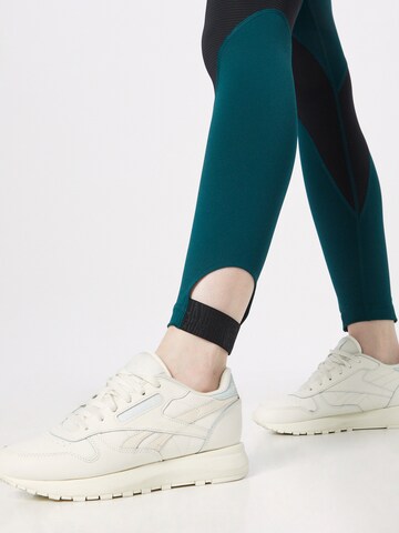 Skinny Pantalon de sport Reebok en vert