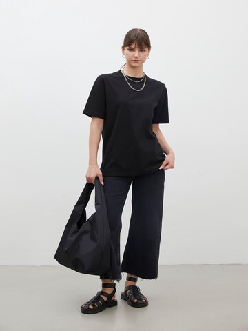 MANUKA Shirt in Black: front