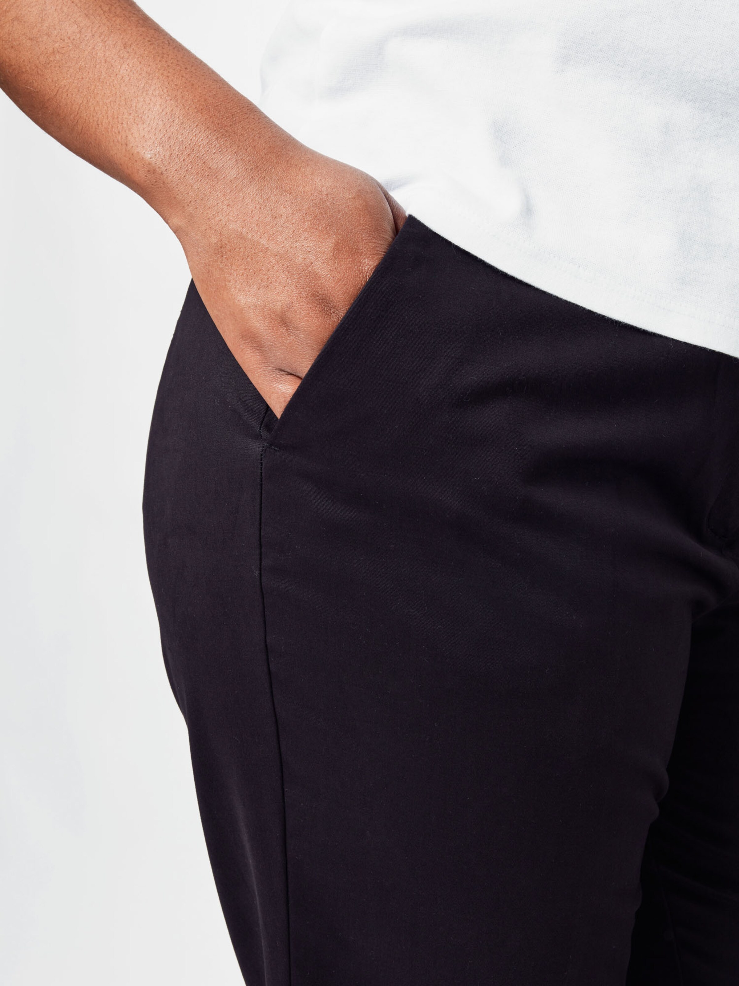 Femme Pantalon à plis Nori Selected Femme Curve en Noir 