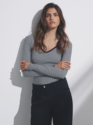 Tricou de la The Set pe gri: față