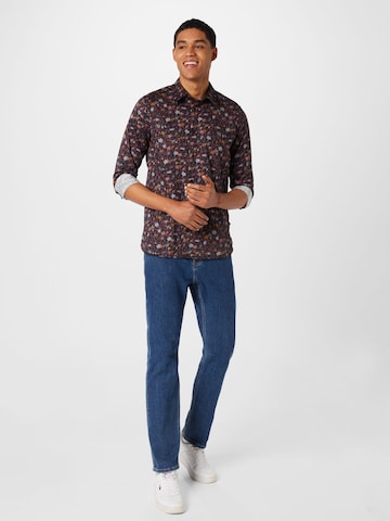 Coupe regular Chemise 'TORTED' Ted Baker en rouge