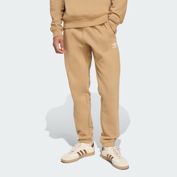 ADIDAS ORIGINALS Tapered Bukser 'Trefoil Essentials' i brun: forside