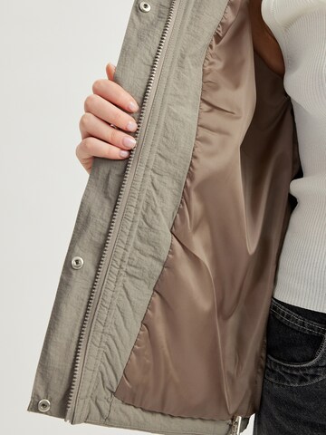 Koton Regenjacke in Grau