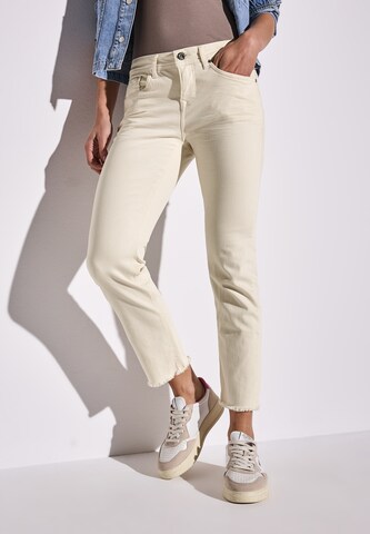 STREET ONE Slimfit Jeans in Beige: Vorderseite