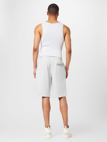 GUESS Regular Shorts 'CLOVIS' in Grau