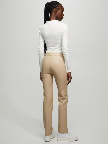 Bootcut Pantalon à plis Pull&Bear en beige