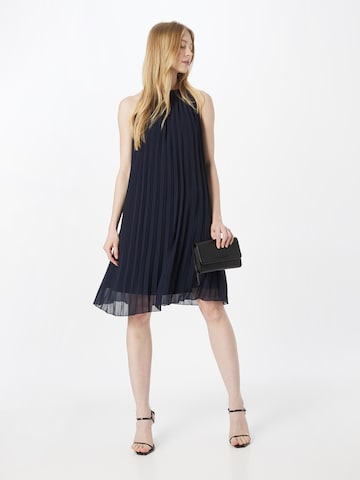 Rochie de cocktail de la APART pe albastru