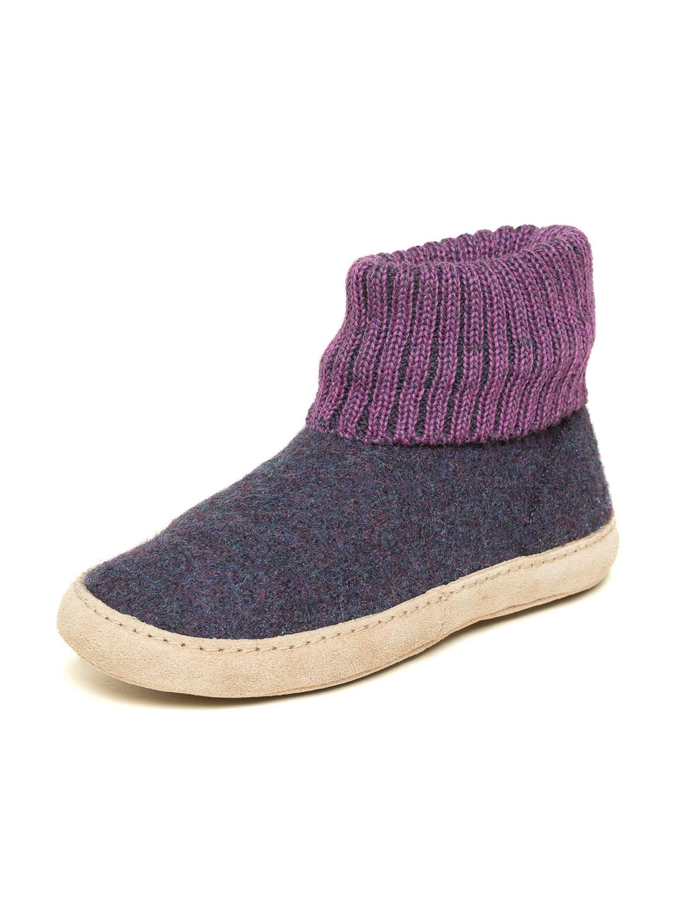 Gottstein Slippers 'Hüttenschuhe Dakota' in Purple: front