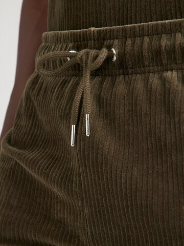 ELLESSE Regular Trousers 'Tomatro' in Green