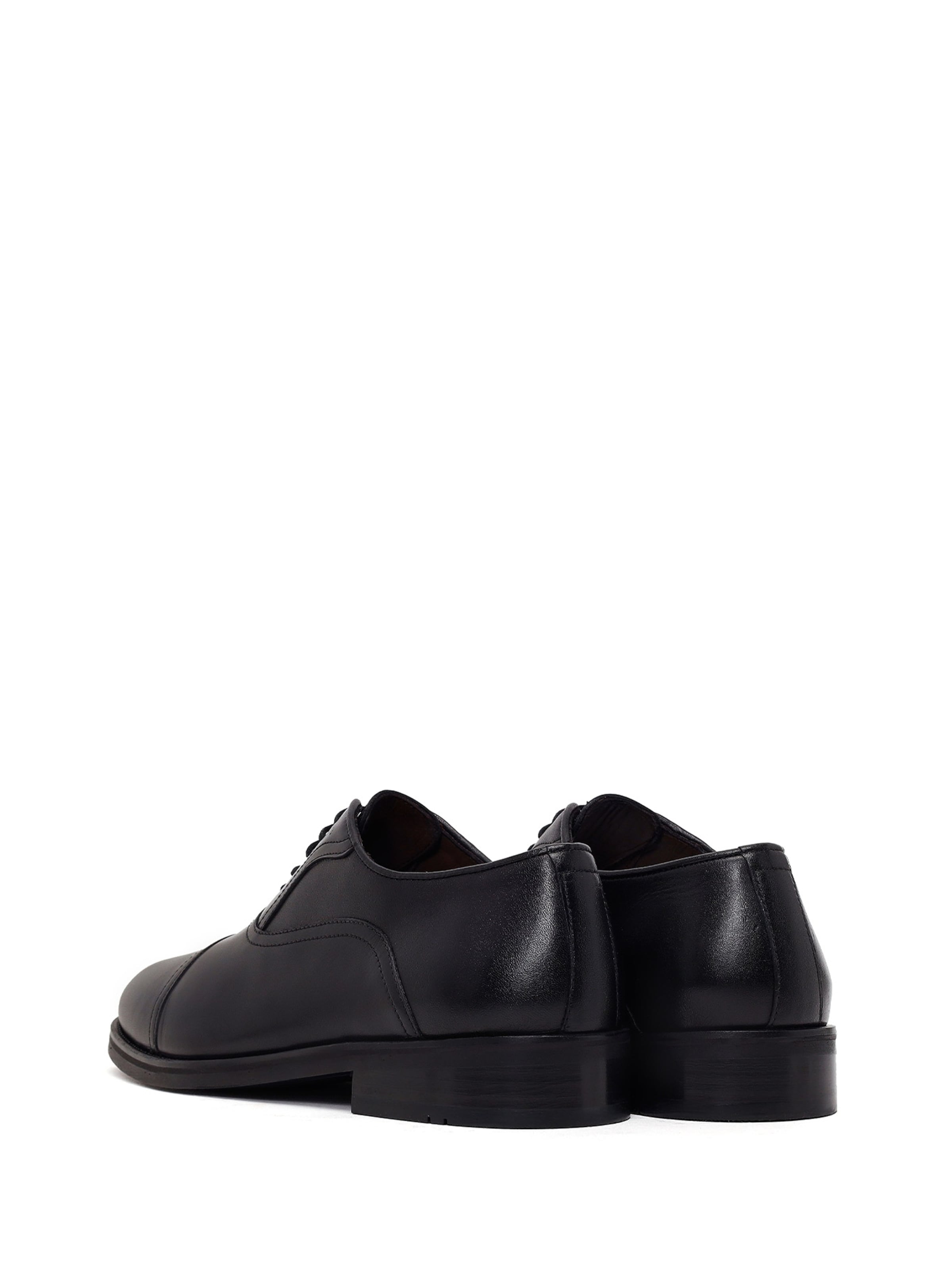 Derimod - Zapatos con cordón en negro