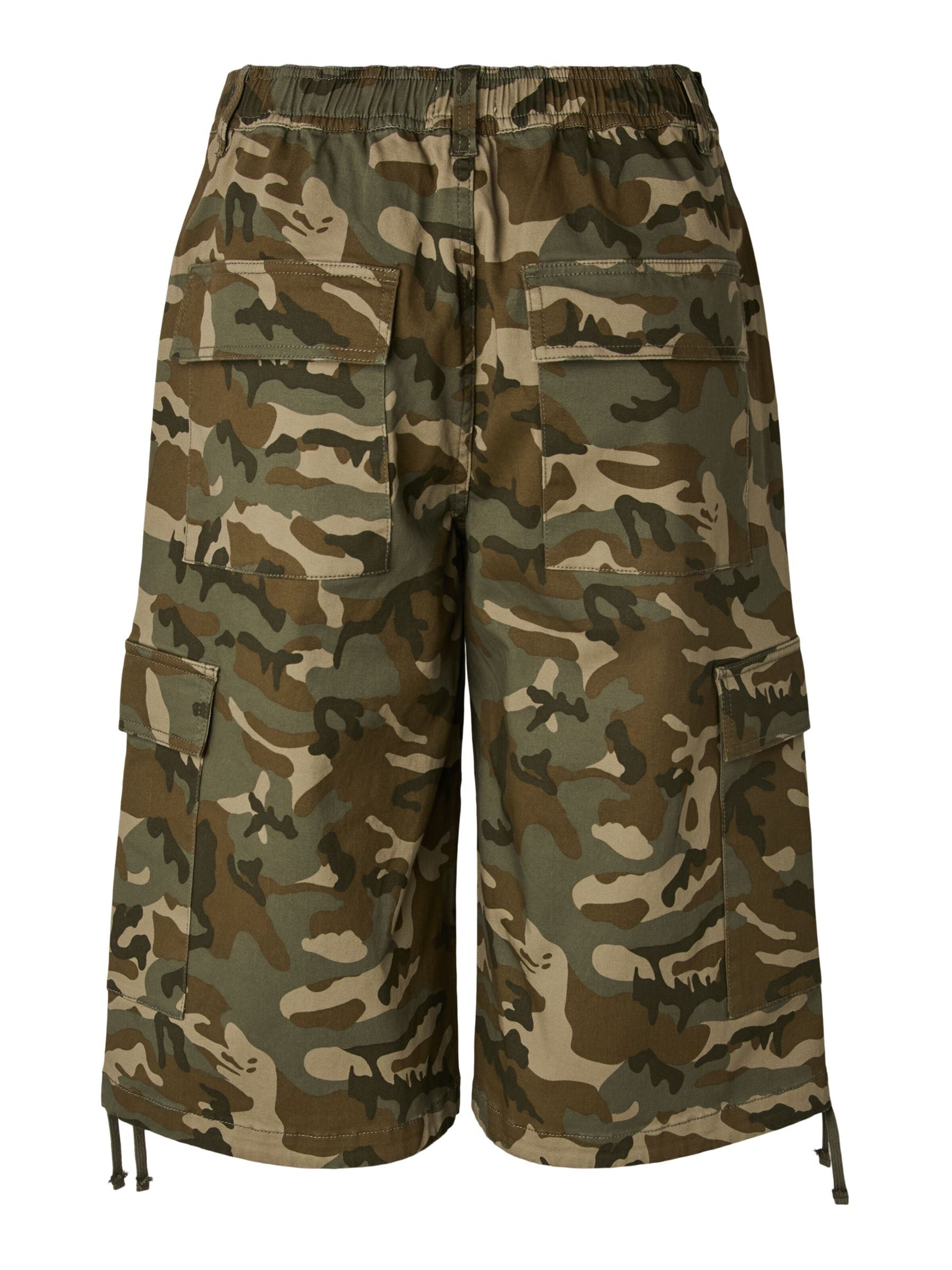 PIECES Baggy Shorts 'PCMimmi' in Grün