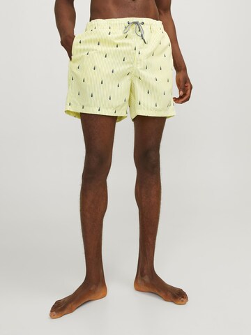 JACK & JONES Badeshorts i gul: forside