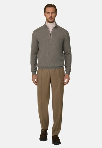 Boggi Milano Slim fit Chino trousers in Beige: front