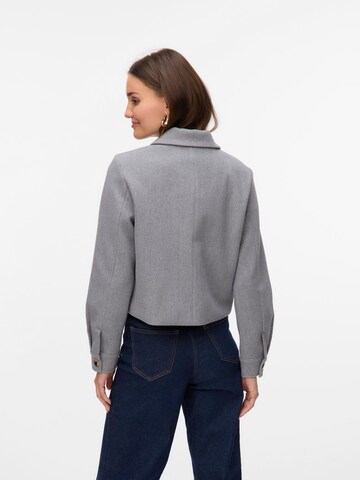 Veste mi-saison 'VMCAYA' VERO MODA en gris : devant