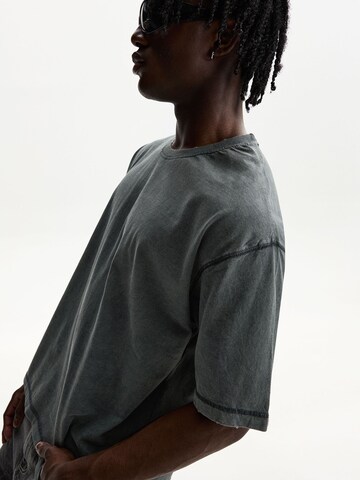 Maglietta di Bershka in grigio