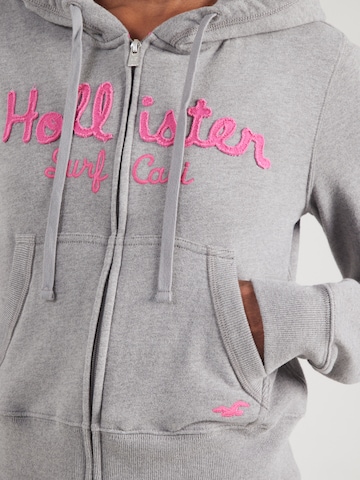 HOLLISTER Mikina 'HERITAGE' – šedá