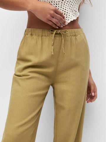 Pull&Bear Loose fit Trousers in Yellow