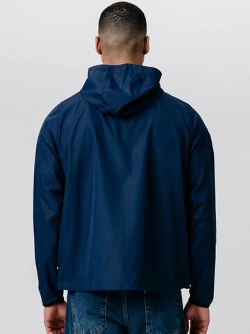 TEESHOPPEN Välikausitakki ' Shell Jacket ' värissä sininen