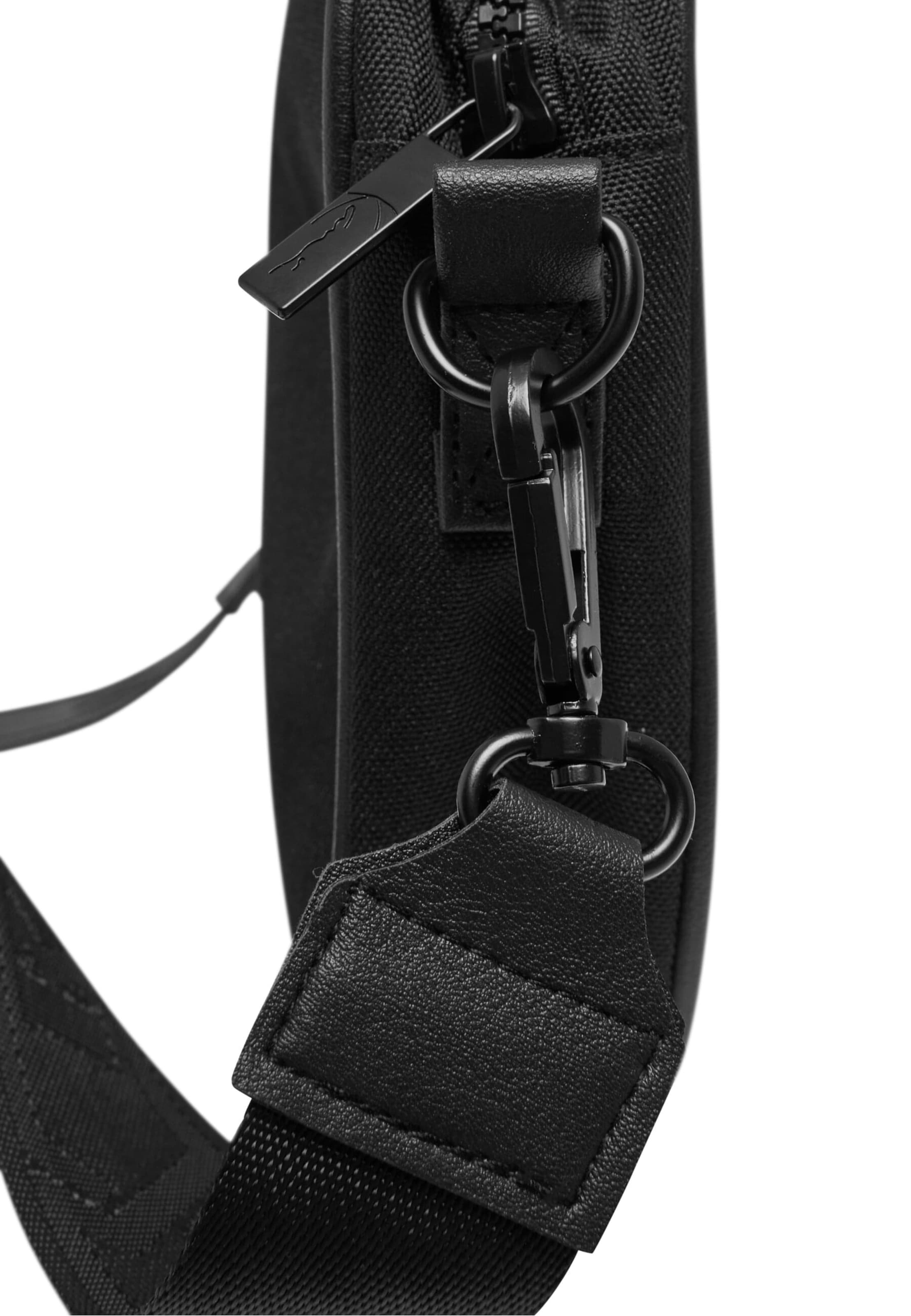 Karl Kani Umhängetasche 'KA-BG051-001-01 Signature' in Schwarz