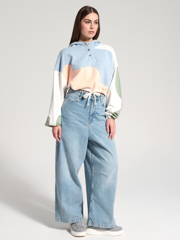 Sweat-shirt 'Sonia' NOWIHT en bleu