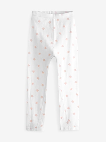Pijamale de la Next pe alb