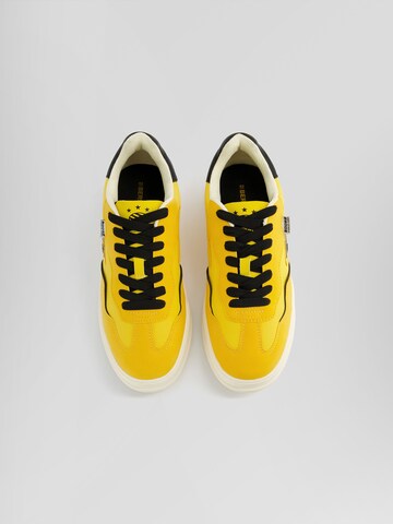 Bershka Rövid szárú sportcipők - sárga