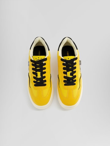 Baskets basses Bershka en jaune