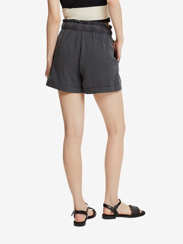 ESPRIT Regular Shorts in Grau