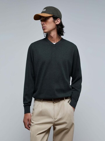 Scalpers Sweater in Green: front