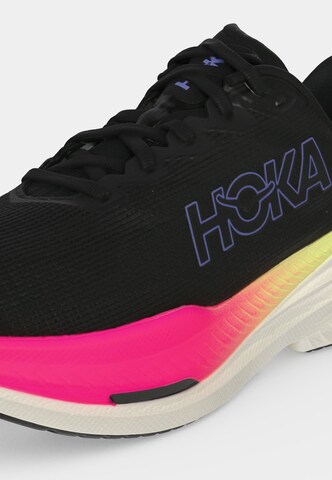 Sneaker de alergat 'MACH X 3' de la HOKA pe negru