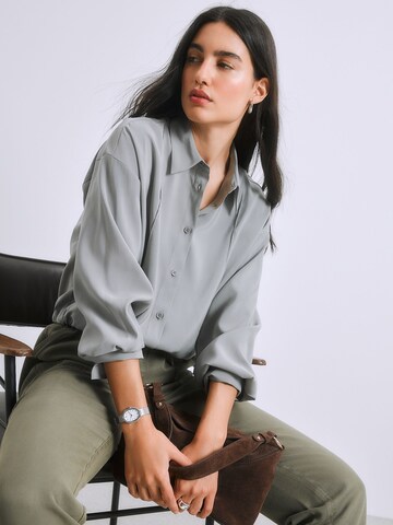 Next - Blusa en gris