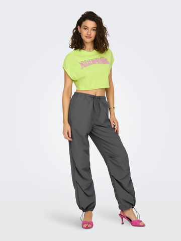 ONLY - Tapered Pantalón 'ECHO' en gris